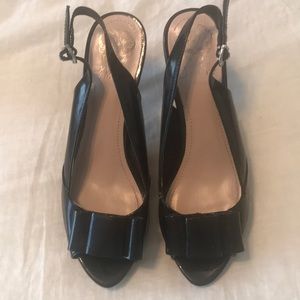 Black patent leather heels with bows